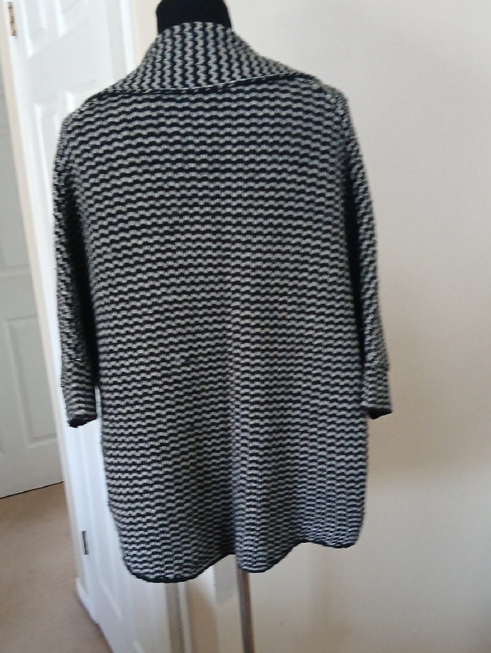 💓3/$15 Black and White Women's Cardigan - Picture 10 of 13